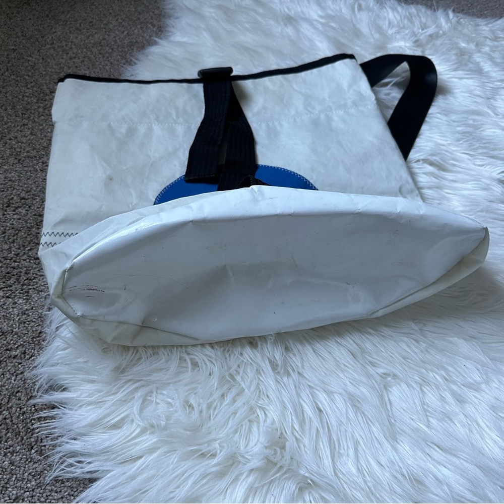 Klein & More Design 360 Sailboat Recycled Large Crossbody Bag White/ Blue - Picture 9 of 14